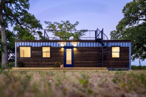 Container Tiny Home 12 min to Magnolia Silos and Baylor